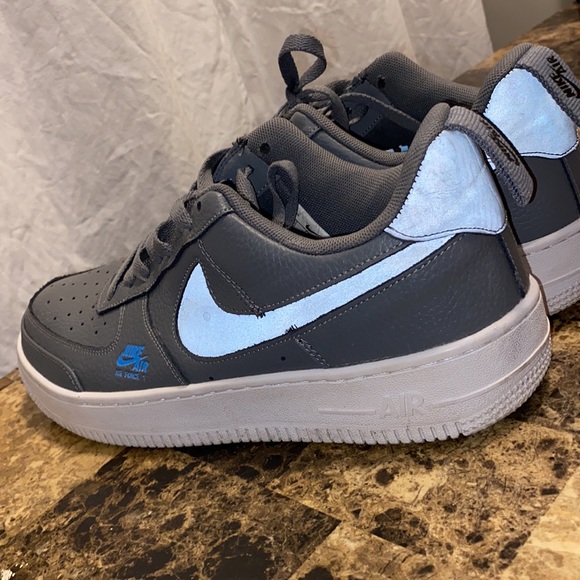 Nike Air Force 1 LV8 Utility Particle Grey Shoes CV3039-001, reflective shoosh. - Picture 2 of 4